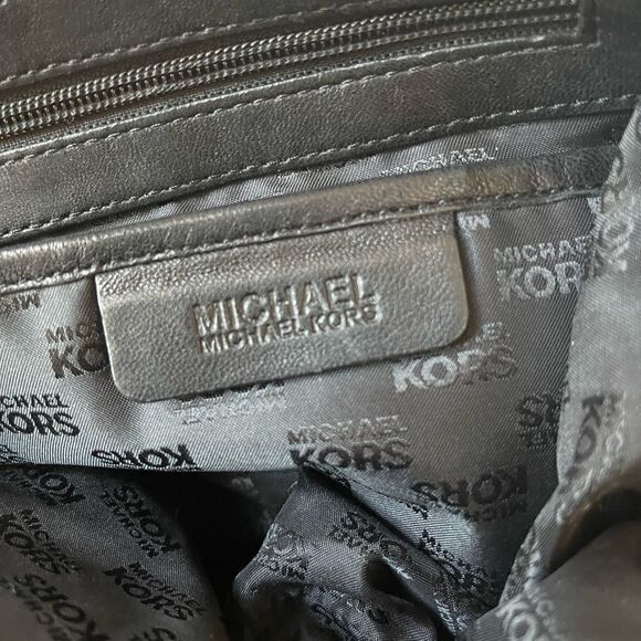 Authentic Michael Kors Beverly soft leather black drawstring satchel - Picture 10 of 12